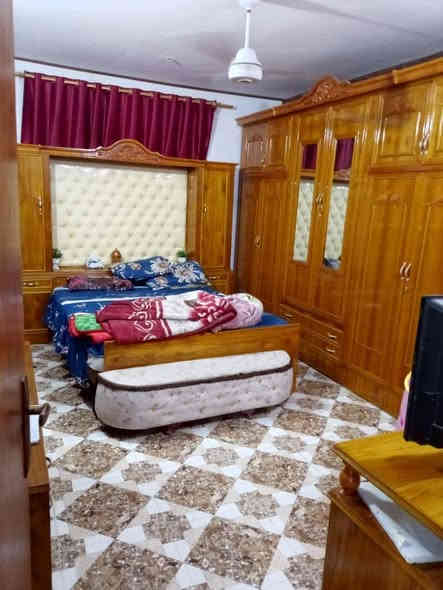 #دار سكن للبيع
200متر المساحه 
منطقه/حواس قريب من الشارع العام 
#يتكون من غرفتين نوم واستقبال وصاله ومطبخ وصحيات خارجيه وحمام داخلي وترك عدد2
#بناء الدار طابقين جمهوري
#مسجل في البلديه 
***********واتساب 
***********واتساب
***********واتساب
#مكتب واحد عقار
#واسط #قضاء #العزيزيه
