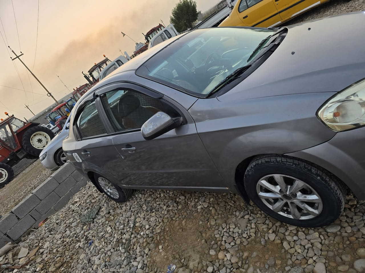 سلام عليكم افيو كير عادي  للبيع 2007 رقم ديالى مشروع وطني بسمي ..محرك مكفول ..تبريد ثلج ..حادثه خفيف جاملع خلف السايق ..سيارة معمرة على يدي ..مصبوغه حزام ...منضومه زنون كلش حلوه بيه .. صدر امامي خلفي جديد . سعرة ٥٠ وبيه مجال عنواني واسط قضاء الزبيديه..***********
