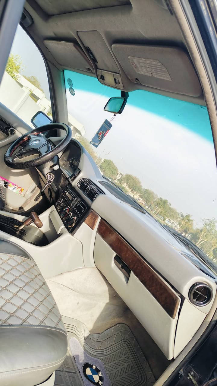 بیلاد525مۆدێل 1994فول موە سە فاتە مکینە و گێرو تبریت بشە رت  تایە و ویڵی ڵۆکە تحویل غرامە بشە رتتت
لیدراوی نیە شایە نی باس کردن بیت شوین کلار ژم***********
