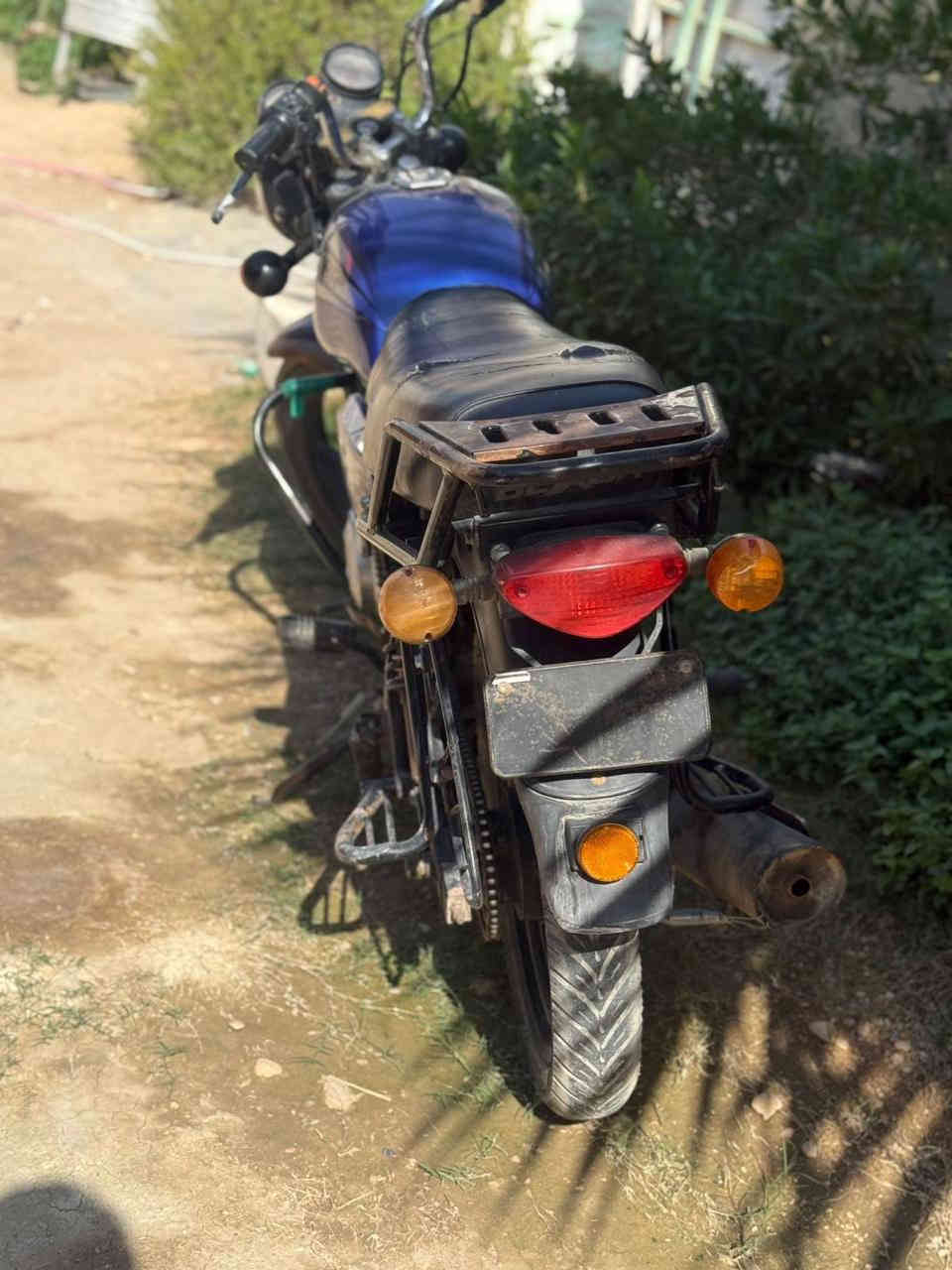 دراجة بوكسر
موديل ٢٠ أوراق 
مستعجل على بيعتها كلش لحك اول واحد يجيني ابيعها
اريدها ب٥٥٠ وبيها مجال ومو سعرها ابد
لو مامتوازي على الفلوس مابيعها بهيج سعر ***********
