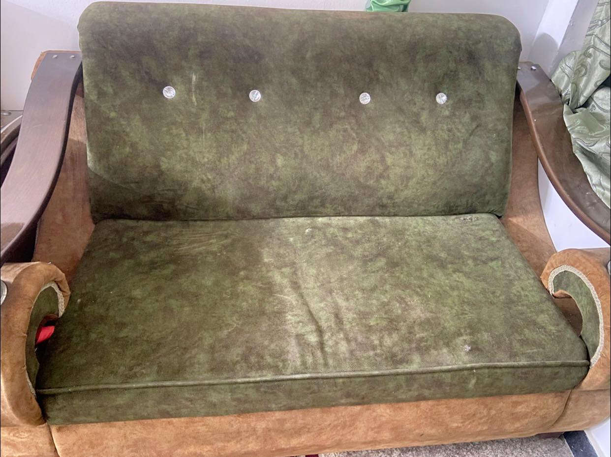 السلام عليكم 
من رخصه صاحب الكروب 
عندي تخم الأول الأخضر وهو 10 مقاعد بعد اكو قطعتين ام النفر وياهن والثاني الجوزي هم 10 مقاعد وبعد وياه زاويه من ضمن الجوزي سعر التخم الواحد 250 وبيهن مجال


**إذا كنت صاحب هذا الإعلان وتريد حذفه لأي سبب، رجاءا أرسل رسالة إلى الدعم الفني**