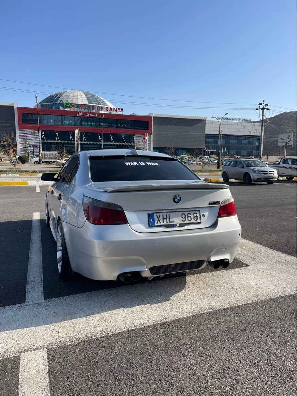 BMW 2004 E60 545i V8 بیئێم چاوبرۆی هەشت پستۆنی فول مواسەفات بەتامی ئێم فایف سڵایدە کوشن خەزنە کارەبایە هەر چوار کوشنی هیتەرە تەبرید سارد و گەرم ئاوینە کارەبایە هەیکەلی  کامل کراوەتە ئێم فایف کامل جوانکاری بۆ کراوە لیدی بۆ  بەستراوە باڵی بۆ دانراوە جوانترین ویلی لەسەرە هەتا بڵێی کەشخە و جوانە هەتا بڵێی بە قوەتە سەیارەکە
0750 165 76 45 رانية, السليمانية
