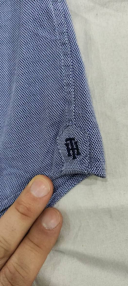 TOMMY HILFIGER ✔️✔️ 
باله اوريجنال 💯💯 
النظافة 💯💯  
L القياس 
M ممكن يلبس
58cm عرض الصدر  
يتوفر توصيل 6 الاف لجميع محافظات العراق 🚙


**إذا كنت صاحب هذا الإعلان وتريد حذفه لأي سبب، رجاءا أرسل رسالة إلى الدعم الفني**