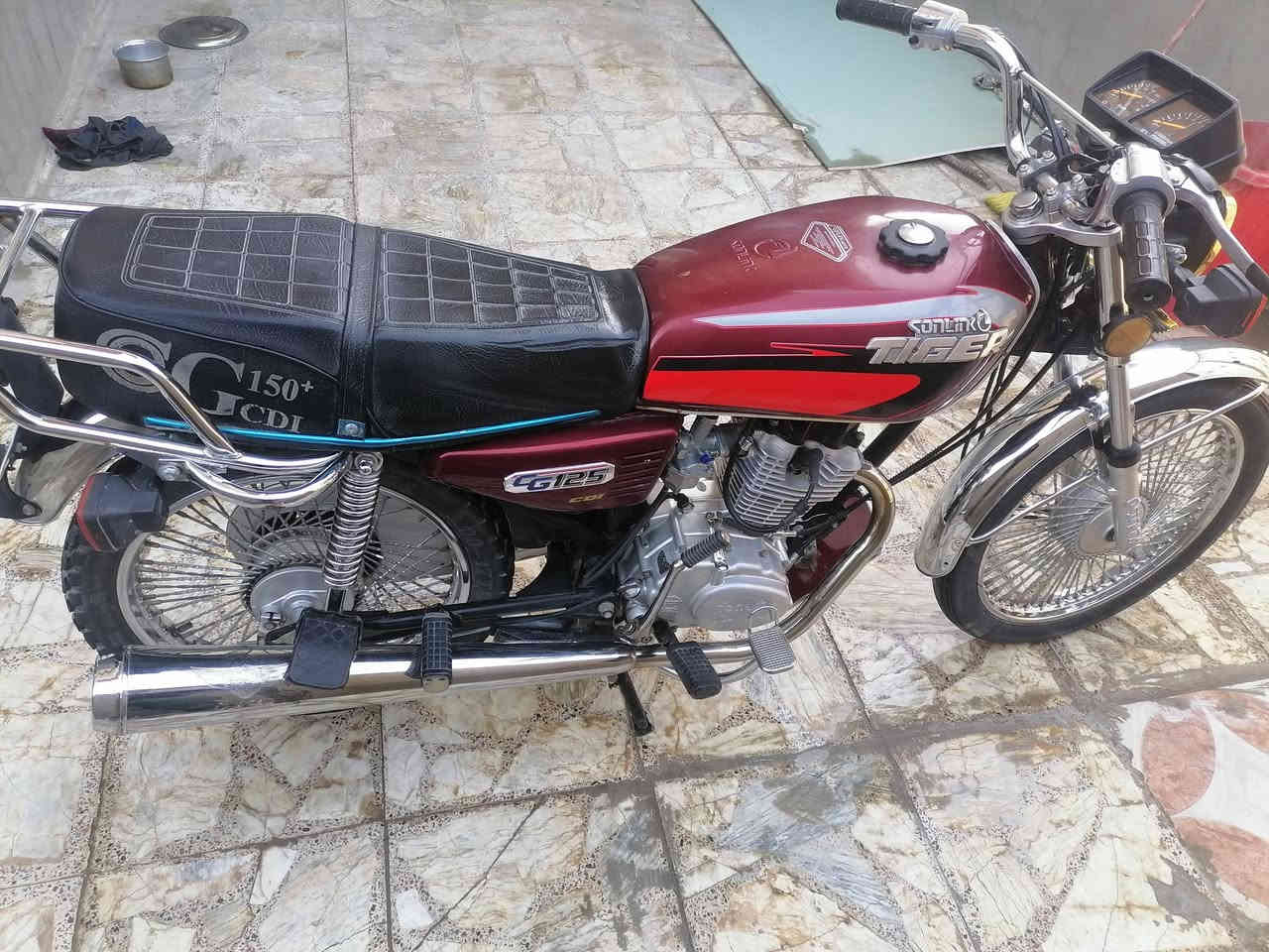 سلام عليكم دراجة تايكر البيع موديل 2023 طلعت 2024 بشهر السادس وراق اوصولي جاهز الترقيم وكيل عباس العارضي السعر 900 الف وبيه مجال بسيط تواصل واتساب *********** عنوان النجف كوفة قرب فلكة الدلال
