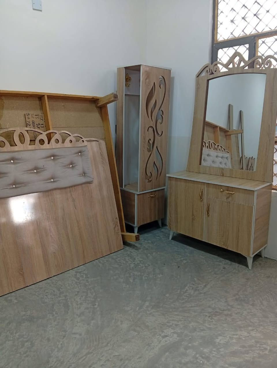 غرفة نوم للبيع نظيفه جدا مستعملة شي قليل فقط ٥ اشهر مكونة من ٦ قطع☎️ ***********
العنوان قرة تبة
