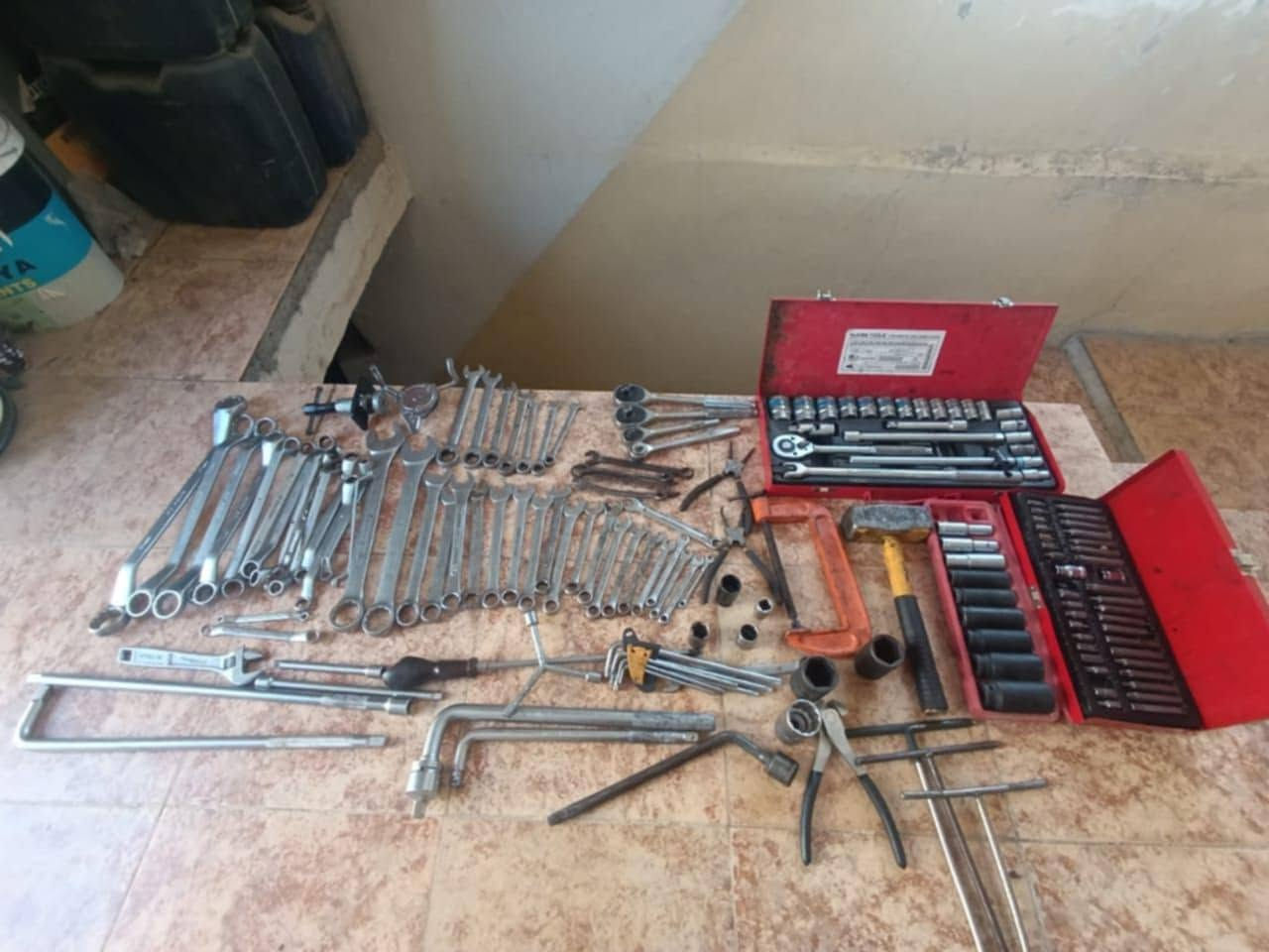 السلام عليكم عده كامله امكمله مال محل،
حاسبه مال سيارات برمجه 
جكات +گرين مال محرك 
دريلات +كوسرات 
اسباين لقم كلشي جاهزه امجهزه عده جديده واصليه السعر مليون وبيها مجال شي قليل 
التواصل خاص او ع الرقم  ***********
