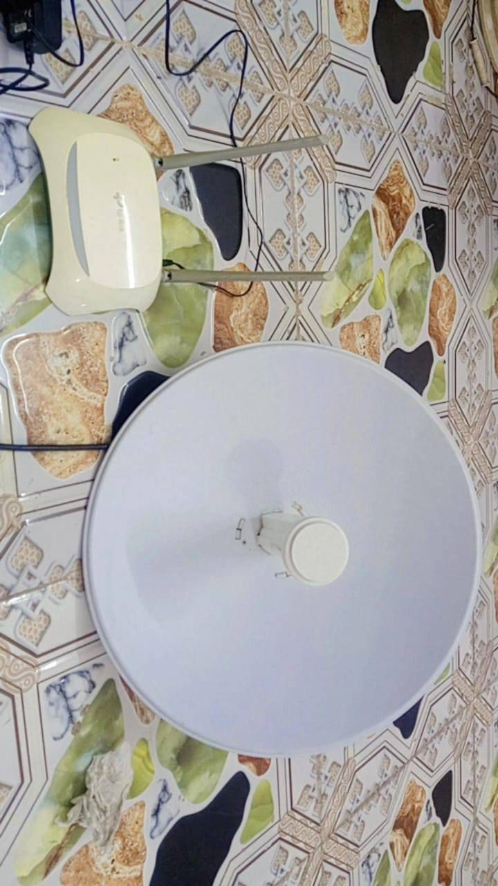 صحن مع راوتر للبيع في العماره السعر 100 ألف الاتصال عل هذا الرقم ***********
