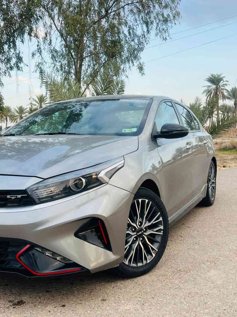 كيا فورتي 2023 جيتي لاين
ضرر بسيط جاملغ وباب السائق 
بجم كبس بدون ارباك 
رقم بغداد تحويل ثاني يوم
فول ماعدا الفتحه 
بصمه تشغيل عن بعد
شاشه كبيره كار بلي 
رادارات امامي خلفي جانبي
محرك 2000
ماشيه 29mi الف
السعر 158$ بيه مجال قليل 
مكان السياره بغداد 
أي استفسار اتصل 
***********
