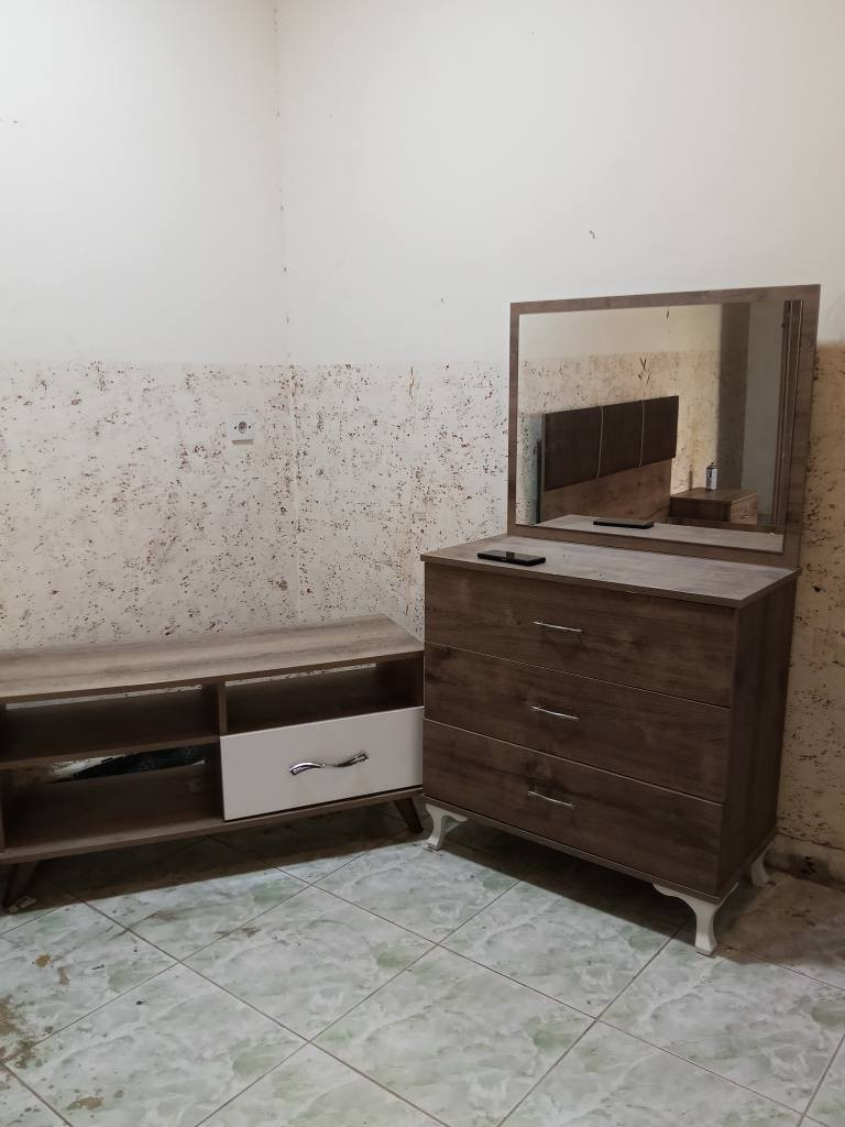 غرفة نوم تركي للبيع اخو جديد شرط النظافه غرفه كامله حلوه درجه اولى سعرها 350الف اي استفسار يراسل صفحه او يخابر على رقم *********** مكان كركوك كركوك, العراق
