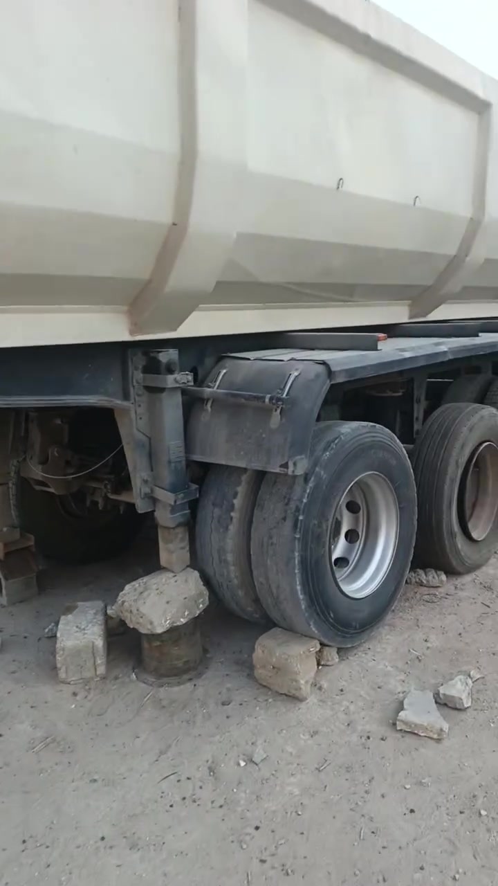 سلام وعليكم عربانه حوضيه للبيع أربع محاور عربانه جديده دناكير جدد عوزه زوجين تاير فقط وخفيفه تحمل حمل فول ع طوناج ورأس تك شاصي مكفول و بدي مكفول مابي لو جكه 
كهربايات كله شغاله بولوني أصلي كهرباء هوه فلول كبل لشغل بس زوج تاير  مكان الفلوجه ‏‪***********‬‏

