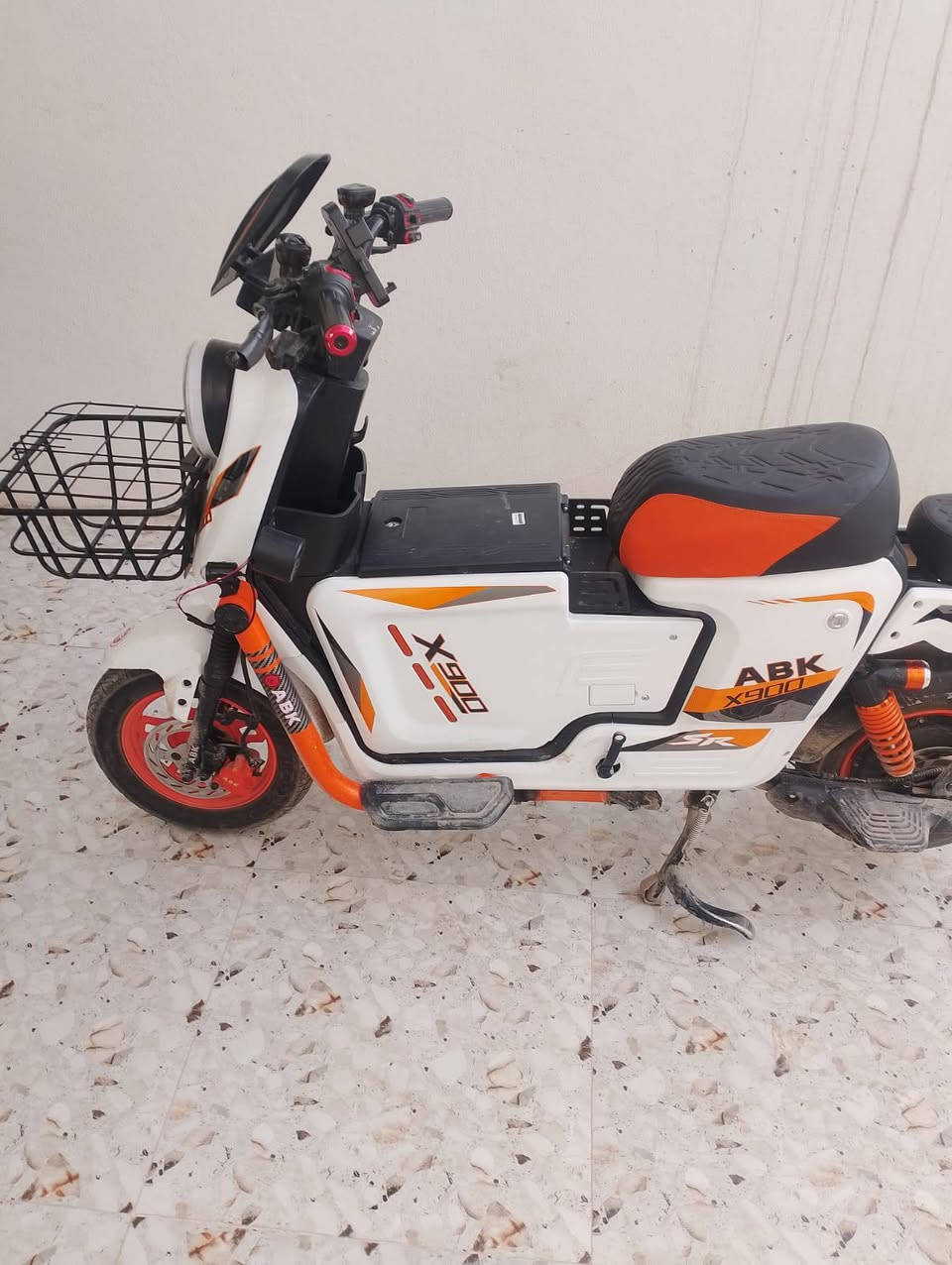 دراجه شحن X900للبيع مكلف بل نشر لا تدخل خاص اتصل على هذا الرقم775 515 4259
