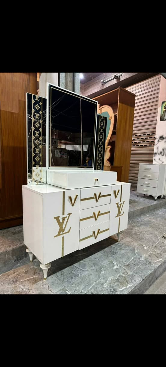 ✨ غرفة تركي  اصلي  ٨قطع✨
سرير عادي
برغي وجوي حديد
شازلون مخزن
 قماش وتر بروف أصلي
✨ نظافة 95 /💯
 السعر  / 850  بيه مجال
🚚 شد ونقل مجاني داخل بغداد
📦 توصيل للمحافظات بأسعار رمزية


**إذا كنت صاحب هذا الإعلان وتريد حذفه لأي سبب، رجاءا أرسل رسالة إلى الدعم الفني**