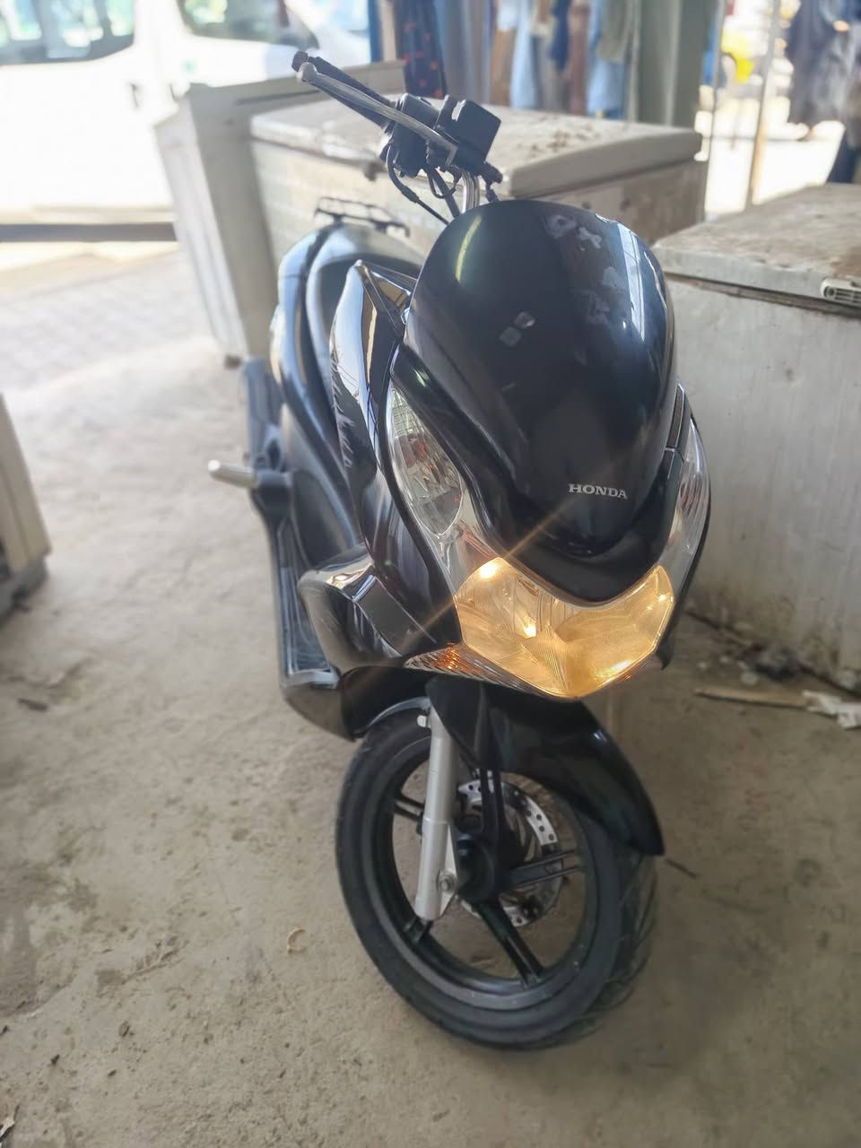 Pcxجيل أول يابانيJf
دراجه شلعه ومعدل خير من الله محرك مكفول جيب فيتر وفحص مكاني بغداد المعامل سعر 9 وبيه مجال 
***********
