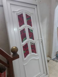 باب غرفة • ٢١٣×٩٣ سم • نظيفه ٩٠٪