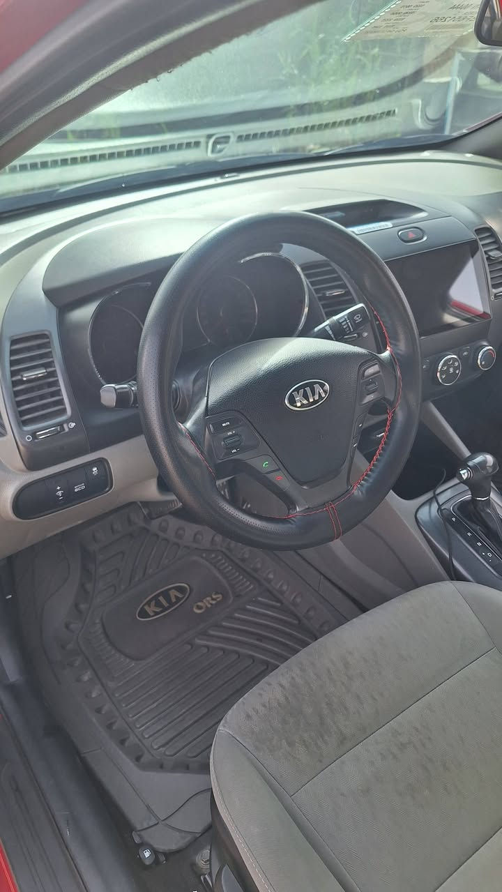 السلام عليكم
كيا سيراتو موديل ١٥ خليجي مكينه ١٦٠٠ دوش وبيها حساس شركة دولية سيارة جاهزة من كلشي مكينه وكير مامفتوحات صدر امامي خلفي جاهز تبريد تدفئة اي نقص مابيها السيارة بيها صبغ جاملغ الامامي فقط اثر شخوط وبارد بيها بالجنطة 
السعر ١١٠ بيها مجال بسيط
للاستفسار ***********
