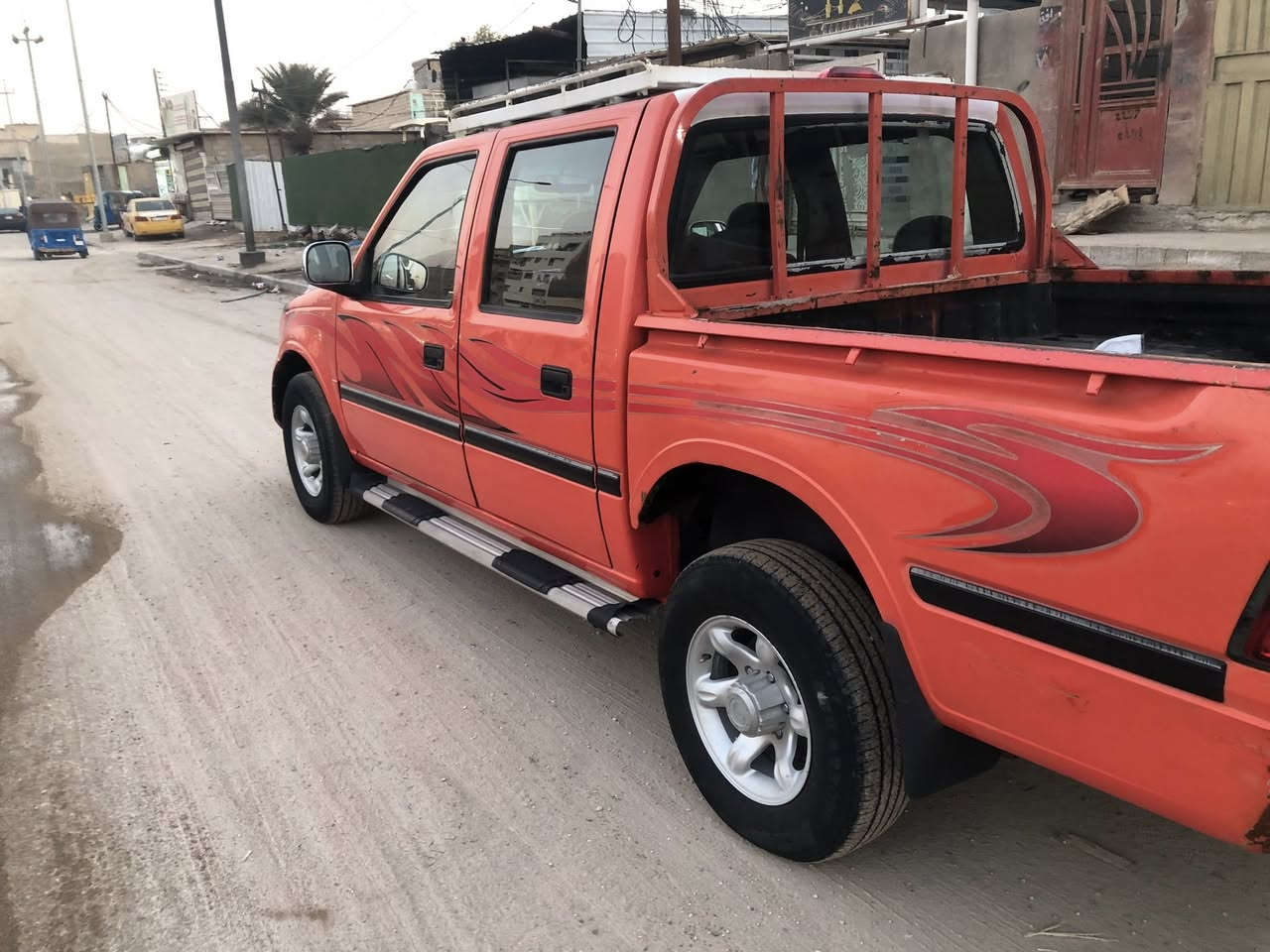 السلام عليكم 
كنوه موديل ١٢
بدون حادث ماعده دحجه بسيطه جوه البك ليت 
رقم جديد 
بسمي معفيه من الضربيه 
محرك وكير واكسل مكفول 
تبريد شغال 
حداديه وبور وجعمقه جديده 
مكاني كربلاء 
السعر ٥٤ 
***********
***********
