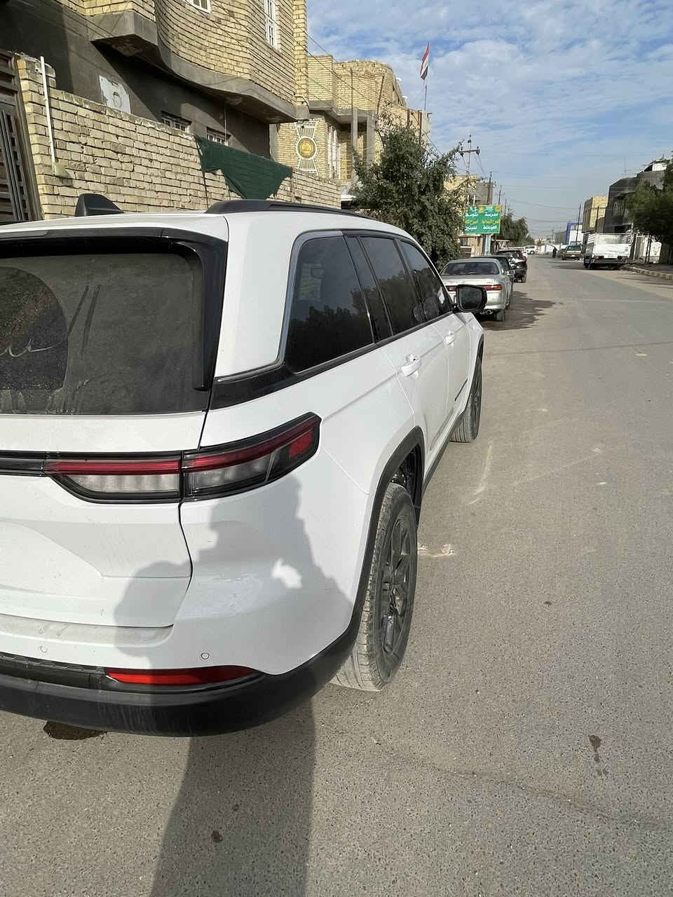 جيب  شيروكي بلاك توب  مديل 2024 
فول مواصفات 
مرقم بغداد كتاب شهداء 
 
يرهم مرواوس 

بدون حادث السيارة  بيه تخريب بابين والجاملغ 
***********
