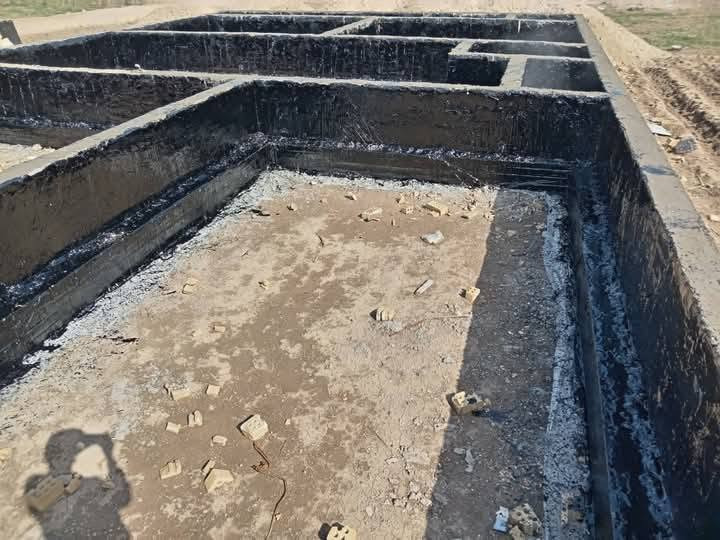 السلام عليكم يوجد جير لتجير السطوح ولاساسات سعر البرميل 60 الف كرسته وعمله الي يريد يجي خاص وبيه خير ويدلل أو يدك على رقام*********** ***********
