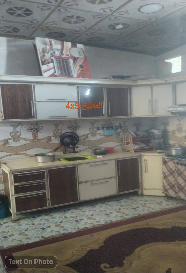 بيت للبيع مساحه 200متر ورديه خارج قرب معمل بلوك ابو كير امام البيت تبليط يبعد عن الشارع العام 500 البيت مكون من غرفتين نوم وصاله ومطبخ وكلدوى وصحيات داخل وخارج رقم الموبايل *********** صاحب البيت
