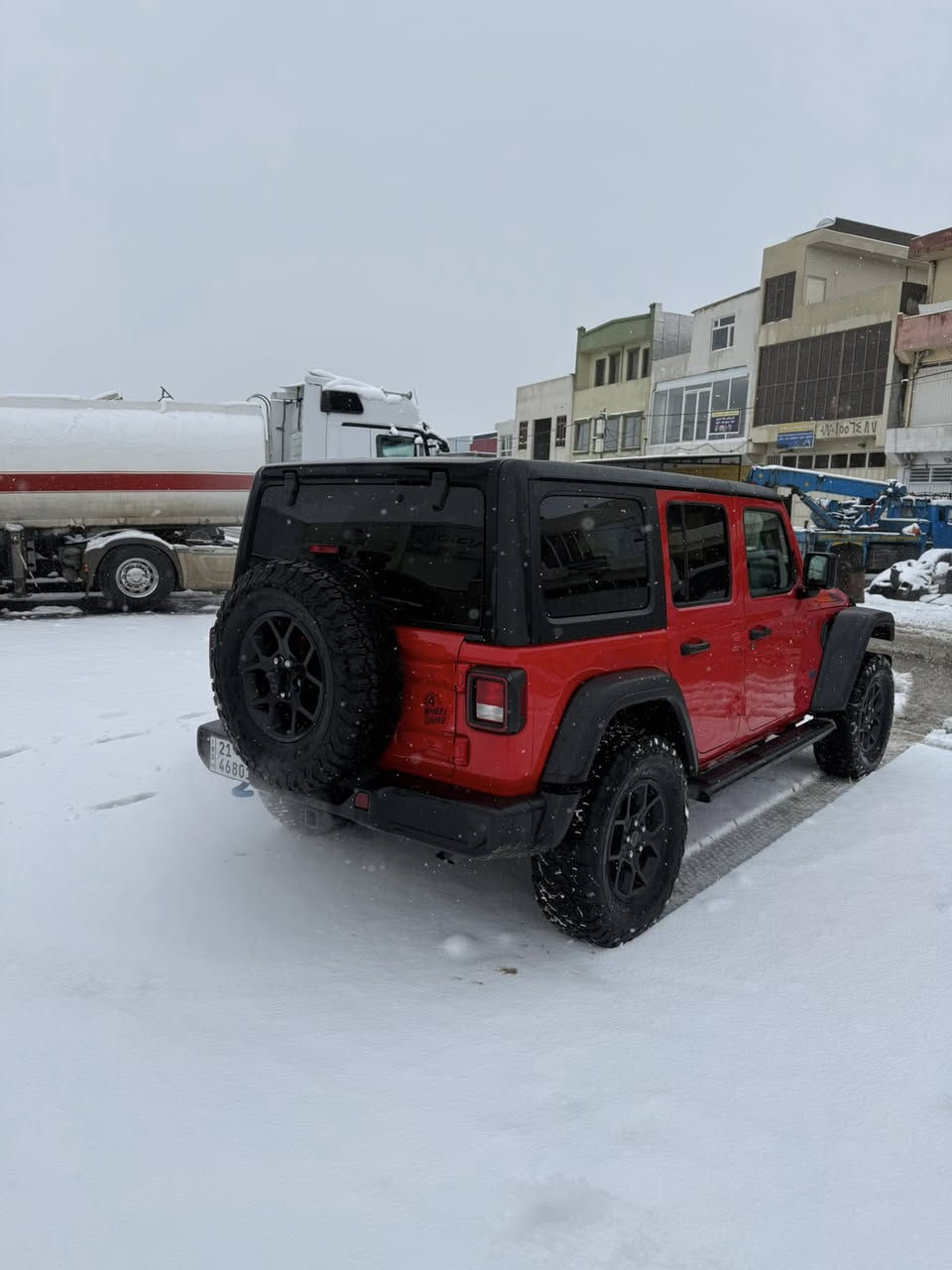 السلام عليكم جيب رانكلر موديل2024 هايبرد ماشيه 16 mil
للبيع 

1.بصمه  
2.شحن خارجي 
3. شاشه 
4.لايتات زنون هايلوجين
5.كشنات جلد او شموا احمر بلادي 
6.سقف اسود بلادي 
7. تحكم استرين
8. ويل حجم 17
9. حساس خلفي
10 .رادار جانبي 
11 .تاير جبلي بلادي  

حادثً بين بابين سكن تبديل بابين بلاديً مابي صبغ
رقم سليمانية باسمي
------- 
رانگلەر مۆدێل ٢٠٢٤ هایبرێد کارەبا بەنزین مواسەفات وایلس 
یەک پارچەی بۆیاخە رەسمی سۆنەرەکەشیم داناوە پشت و پێشی کەپسە تەنها ١٦ هەزار مایل
رۆشتووە لۆک لۆکە
-------
سعر ٣١٥ ورقة بيها مجال
315 وەرقەو مەجالیشی تیایە

---***********---
سليمانية
