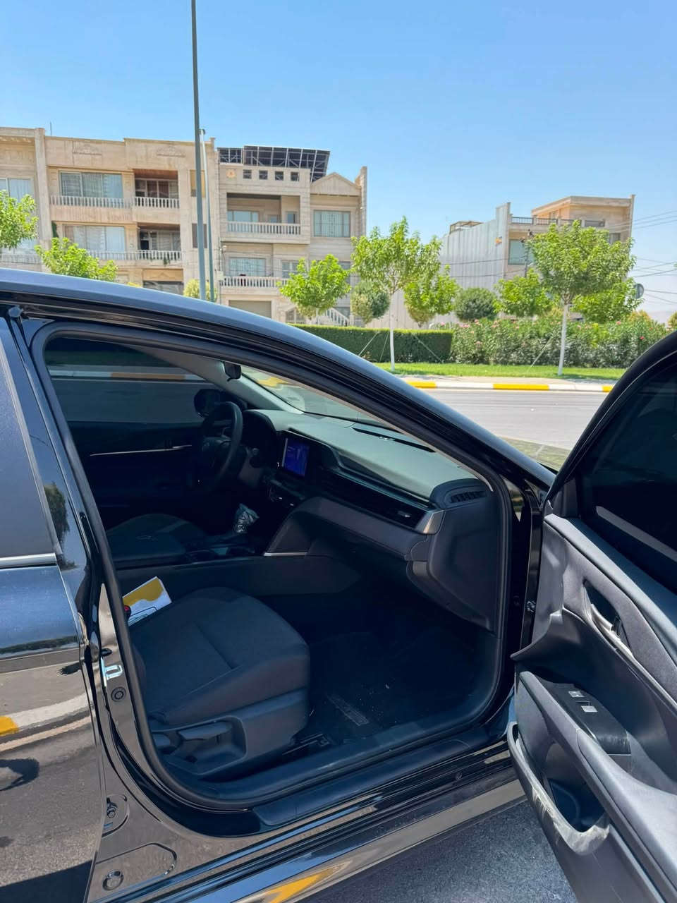 Toyoto camry 2025 HEV.
هايبريد. مواسه فات LE
به سمه شاشه وايرليس چارج ٣ مؤد
ده بل گير گيج ئه ليكترؤني  رادار و خه تي جاده
ئؤتؤ هؤل د و بريك به سمه
پيش و دوا كه پس. يه ك چه مه له خي دوا بؤياخه
بي نا و گرتن بي ئه رباك
١٠ هه زار مايل رؤيوه
گيرومه كينه و كاره باي هه موو گياني به شه رت
٢ مانگو ٢٥ كاتي رؤژي ماوه بؤ ره قه م
***********
