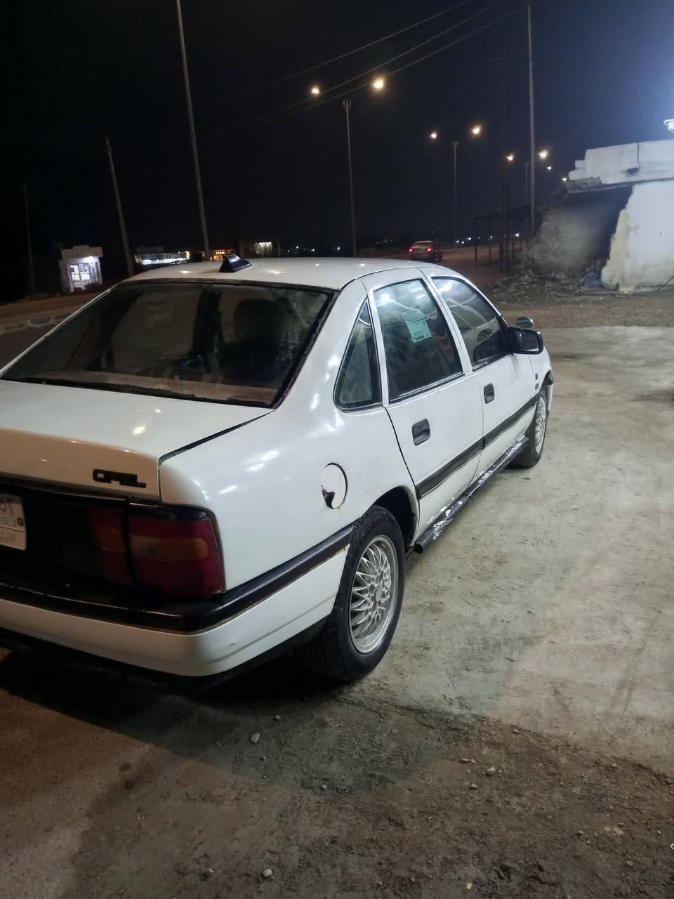 السلام عليكم ورحمة الله
اوبل فيكترا موديل ،90
مكينه 2000 
مكفوله من الضربة 
مصبوغه حزام قمارته بلاديه 
تخم تأثير جديد ويل كب داينمو وباتري جديد 
كهربائيات كله شغال 
مشط ستيرن وحدادية جديدة سياره كامله من كل نقص 
رقم أنبار سنويه ل 26
مكانها ،،، رمادي ،،
السعر 37 وبيها مجال قليل حك الجيه #يرهم مراوس بكيه بنكو 
ترتيها لبصره 

،،، ***********
