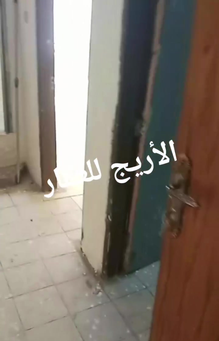 الأريج للعقار 
شقتان للايجار بنايه واحده 
طابق اول 
اجار كل شقه 300 الف 
محتوى شقه موضح امامكم ب الفديو 
حاليا صباغ موجود يوم غدا تجهز انشالله 
عنوان الشعب 
*********** 
متوفر واتس اب
