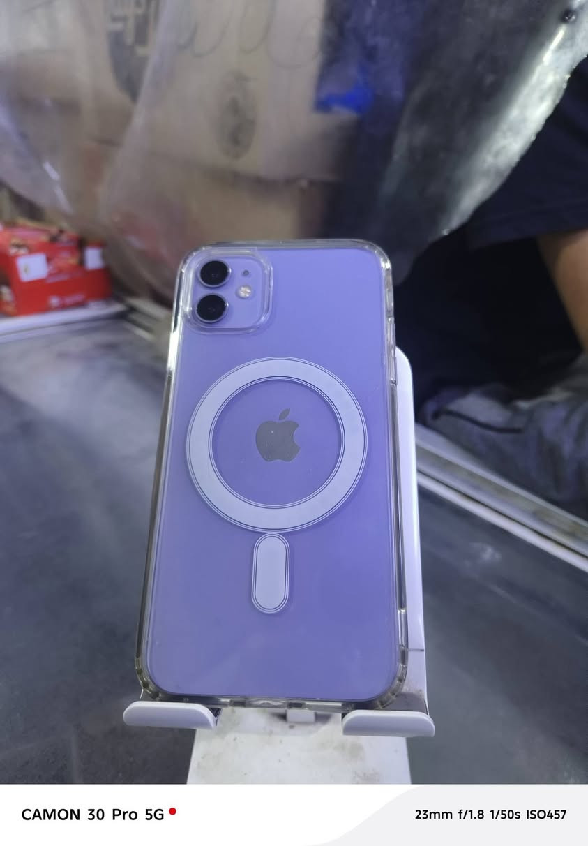 سلام عليكم إيفون 11عادي جهاز بلادي انطيك ضمان بي برغي ممفتوح بي جهاز مكفول من كلشي سعر 240وبي مجال جهاز بدون ملحقات فقط لزكه شاشه بل جهاز أو كفر شفاف وشحن انسه الصرف الله شاهد أبد ميصرف لأن بطاريه بلاديه عنوان بغداد تقاطع صليخ متواجد بكل وقت ***********  رقم هاتف
