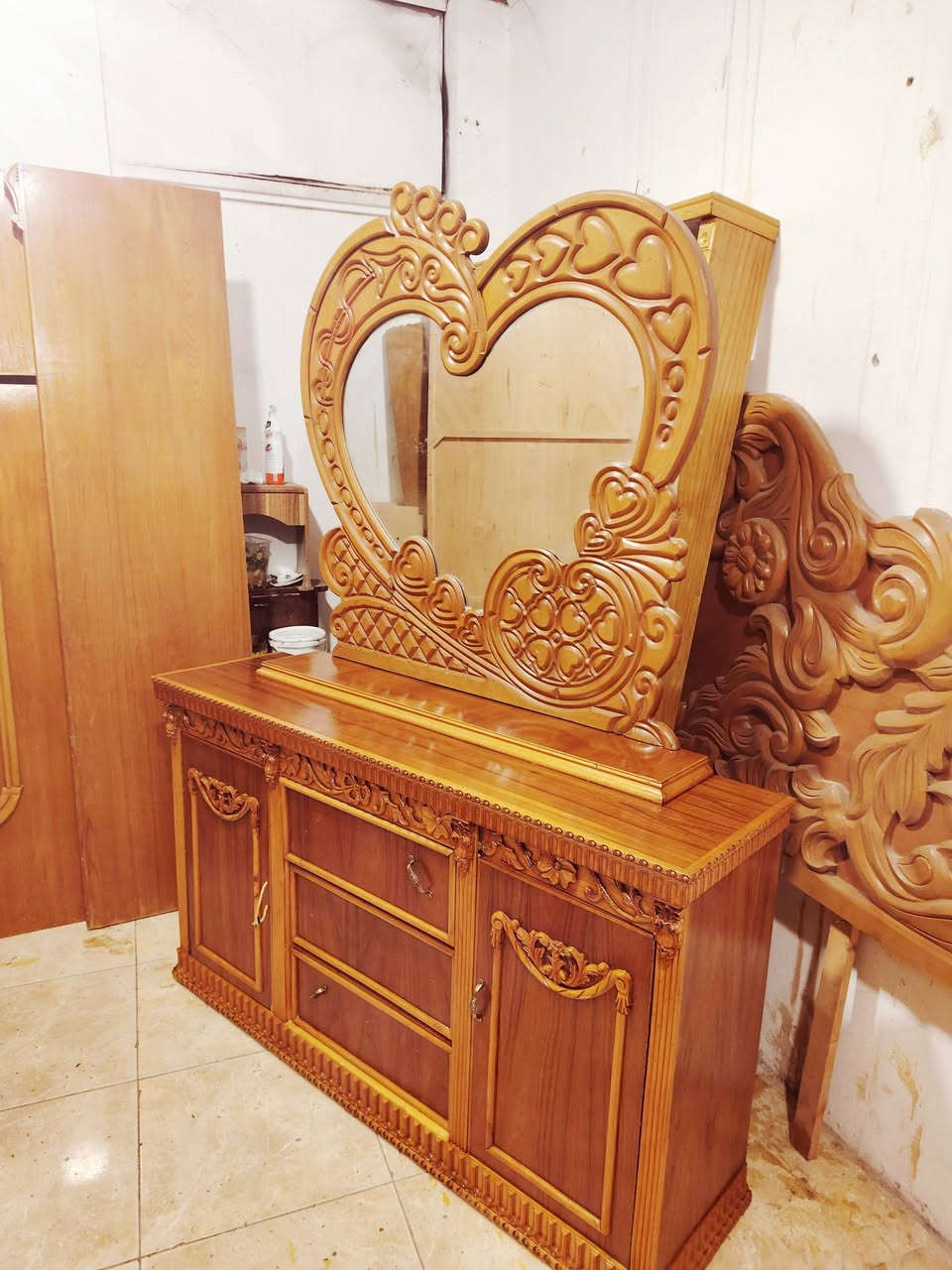 السلام عليكم✋🌹
عرض خاص بس 115 الف 🔒
توفر لدينا من جديد ميز تواليت شرط النظافة شغل ثقيل درجة اولى توصي 5ملم  شغل زان فول نظافه💯💯
للاستفسار وتساب *********** مباشر🇮🇶 ***********💯
ومستعدون لشراء الغرف النوم المستعمله و الكناتير ✌️
