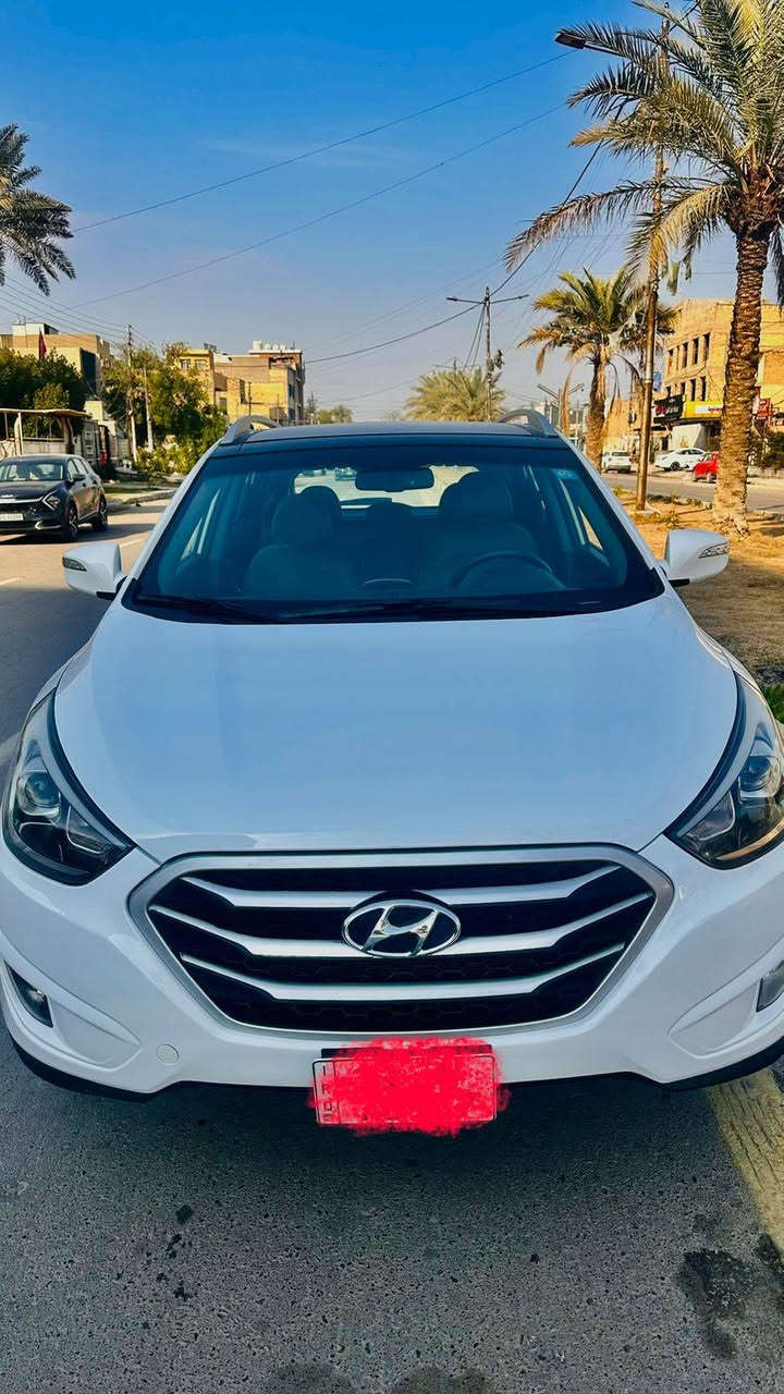 السلام عليكم
توسان خليجي موديل 2015
السياره مكفوله من الصبغ بيها مكانات رصعات السياره كلش جديده ماشيه 82 
بانوراما +حساسات+كامره
كير محرك مكفولات ابد ما مفتوحات حداديه جديده
السعر 155$
مامتواجد على الفيس 
***********
