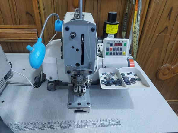 مكينه للبيع استعمال يومين او يوم ابيع شلع ما احوب على تعليق فقط اتصال ***********
