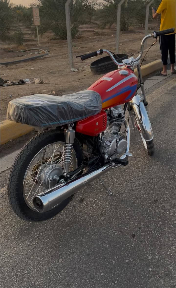 اسلام عليكم دراجه اربعه كير تعمير ألفين وخمسه وعشرين شهر12  الدراجه أوراق سكنر  محرك نامه سلامجته اصلي الدراجه ما مايشه غراض كلهن احمد شهاب بس الشراي يتصل السعر800وبيه مجال حك الجيه المكان حي العامل سوك الأخير ***********
