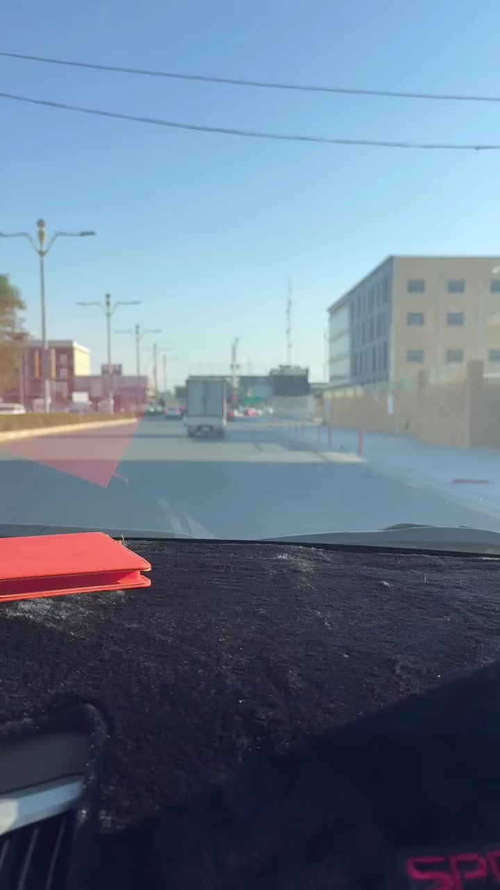 سلام عليكم
800 متر. البيع بيه بيت. بس بناء قديم. تباع ارض. تنعد يعني  شارع 15.ب 15. متصل بالسايدين مال فيروزا 📍
سعر المتر. مليون و100 

***********
