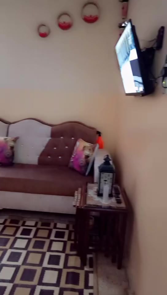 السلام عليكم ورحمة الله وبركاته.   الدار للبيع حي القدس قرب جامع الهده ***********
