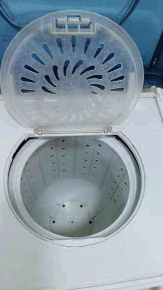 غساله حوضين توشيبا ٢٨ كيلو حجم كبير جدأ مستعمله نظيفه كلش 
المكان البياع 
السعر ١٠٠ الف 
الهاتف *********** 
ماارد على التعليقات اسف ماعندي وقت
