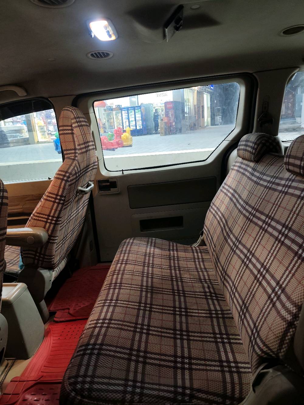 **فورد فريستار بحالة جيدة للبيع**

سيارة فورد فريستار نظيفة ومريحة جداً، مناسبة للرحلات العائلية والمسافات الطويلة. تمتاز بمقاعد مريحة وبطانة داخلية نظيفة. السيارة مزودة بنظام صوتي حديث وشاشة أمامية، ولا يوجد بها أي مشاكل في الهيكل أو الكهرباء.