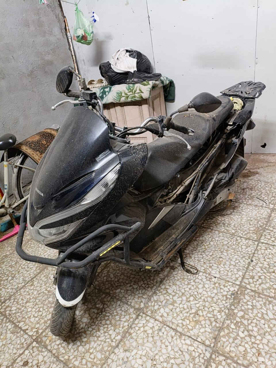 دراجه Pcx للبيع دراجه ابيعه على حطته جيل الثالث تجي شوفه متعجبك عوفه دراجه شغاله سويت بيه حادث بصيط او تركته *********** سعره 15 بيه مجال مكاني بغداد
