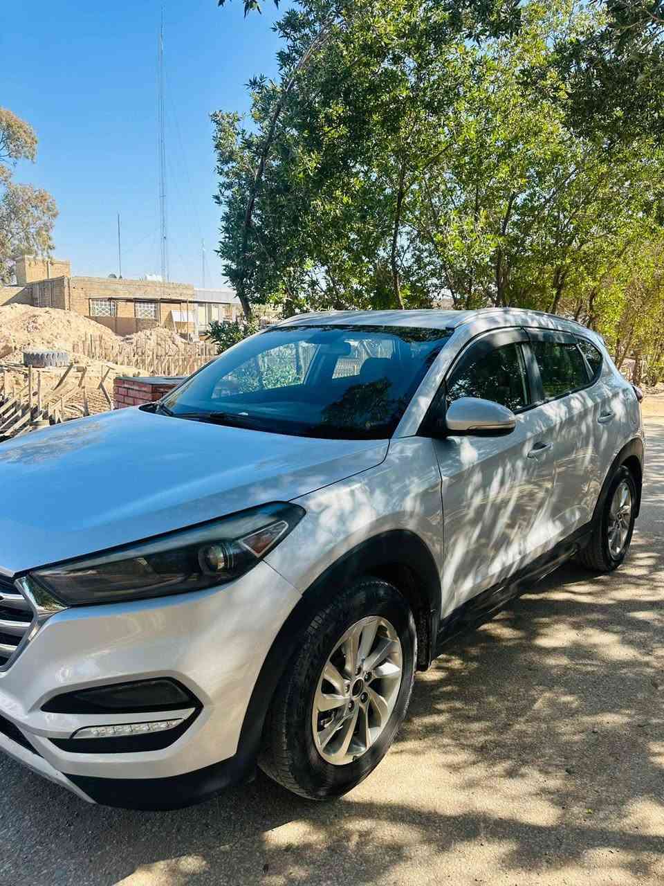 سلام عليكم توسان واردامريكي كلين بدون حادث بس دعاميه وصورالحادث بل منشور لون سلفر مواصفات نص فول رقم جديد سليمانيه سنويه جديده وكاله تحويل حاضر موديل 2016 وسونرعندي كلشي مكفول حته مكينه مامفتوحه مكان كربلاء رقمي ***********واني خادم
