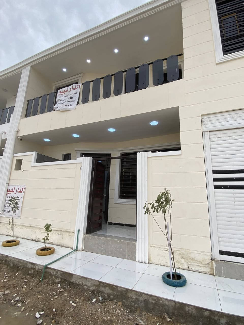 بيت زيرو صفر  بناء درجة اولى العنوان ديوانية التقية مجمع الروان طبعا بلبداية تصوير موجود من اول ترابة وطابوكة وللاخير شغل درجة اولى  شرط
المساحة 100 متر ركن  طابقين  
صالة عدد 2 
براني  +. مطبخ 
متكون من 3 مجاميع صحية
غرف نوم  عدد 2 
كراج او محل  تريدة كلشي يصير 
بوابة كهربائية تركي كاتم 
البيت كامل مكمل مابيه اي شغلة شعبي 
منظومة كامرات hikvegan
الشبابيك كاتم للصوت 
مانع ذباب  البيت فووول مواصفات 
الشراي يتواصل. ***********
 البيت احلى من الصور بهواي ***********
