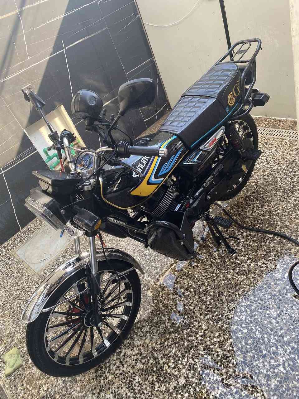 دراجة سيفان 
موديل 2025
مكينة 200 ضاغطة وزنجيل
دراجة بعدها جديدة برغي ممفتوح بيها
السعر 900
مكاني بغداد الشعب 
للاستفسار ***********
