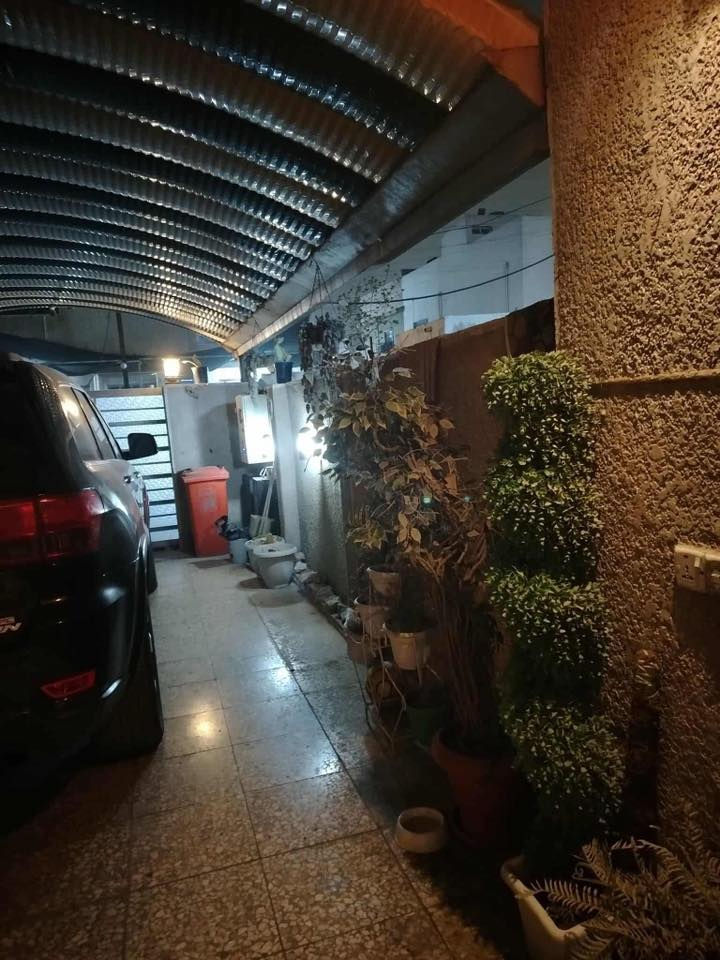 السلام عليكم … دار للبيع في منطقة المشتل محلة ٧٢٩ خلف الكنيسة بثلاثة افرع  المساحة ١٠٩ متر واجهه البيت ٤،٧٥ متر والنزال ٢٣ متر 
يتكون من كراج و صالة ومطبخ وصحيات ومنور وغرفة نوم والطابق الثاني غرفتين نوم البيت قطع وترميم كامل سنة ٢٠٢٠ 
ملاحظة ((ترميم كامل يعني بياض جديد تأسيسات ماء وكهرباء جديد شبابيك وابواب جديد سيراميك جديد ارضية الطابقين جديد للكراج)) البناء عكادة نظيف جداً اني ابيع گاع
السعر ٢٢٠ مليون
للاستفسار الاتصال 
***********
***********
