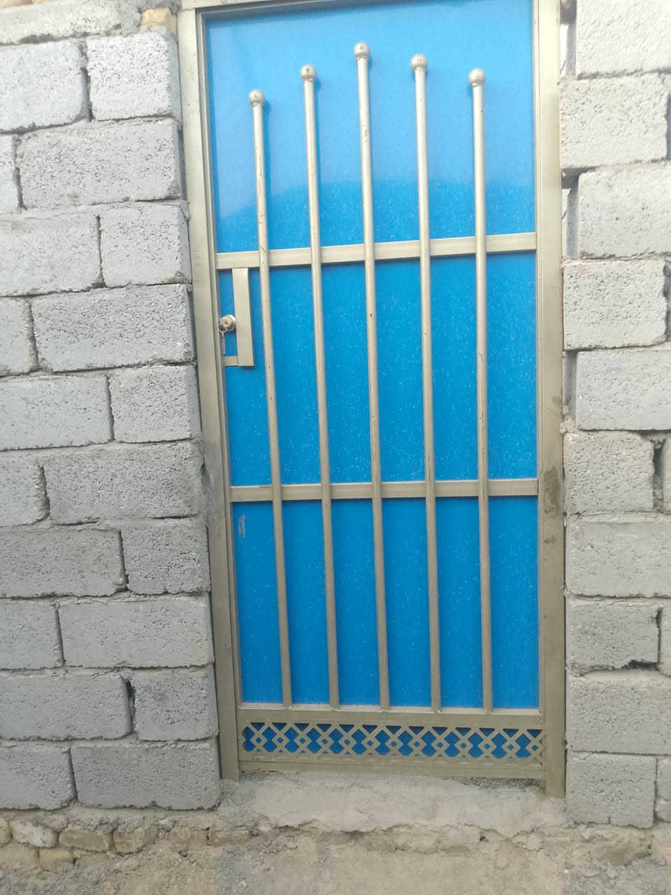 بيت هيكل وراه البراز
مساحه 150 مبني بيه غرفه وصاله ومطبخ وصحيات  بيبان وشبابيج كامله 
وياه 16 شيلمانه ودبل طابوك و250 بلوكه سعره 16 وبيه مجال 
رجان بس شراي يراسلني


**إذا كنت صاحب هذا الإعلان وتريد حذفه لأي سبب، رجاءا أرسل رسالة إلى الدعم الفني**