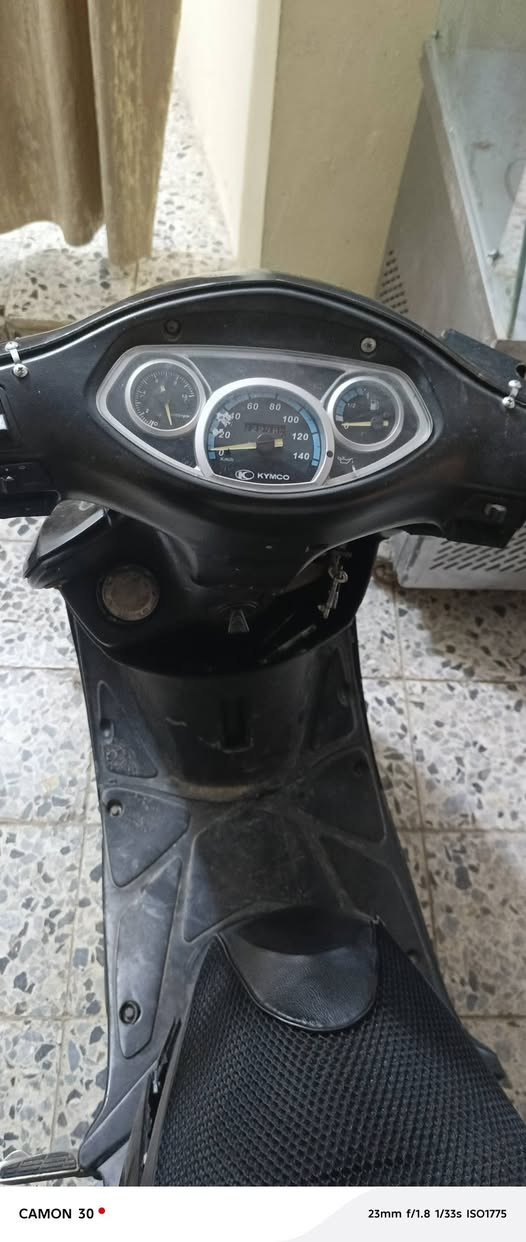 سلام عليكم شباب دراجة كامكو جي فور مجفتة مرة وحدة رايدهة 400 او بيهة مجال للشراية التواص علا هاذ الرقم ***********
