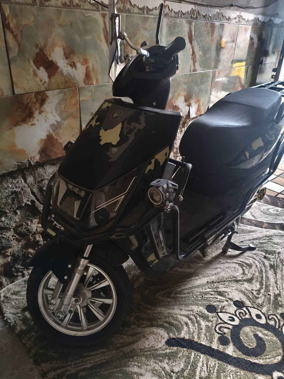 السلام عليكم دراجه شحن همر 7 بطاريات عطله باطريات فقط وشاشه مكطوع واير بيه دراجه غير ذني كلشي مابيه دراجه حلوه ورزنه قيم ب اليرضي الله وتعال اخذه ***********
