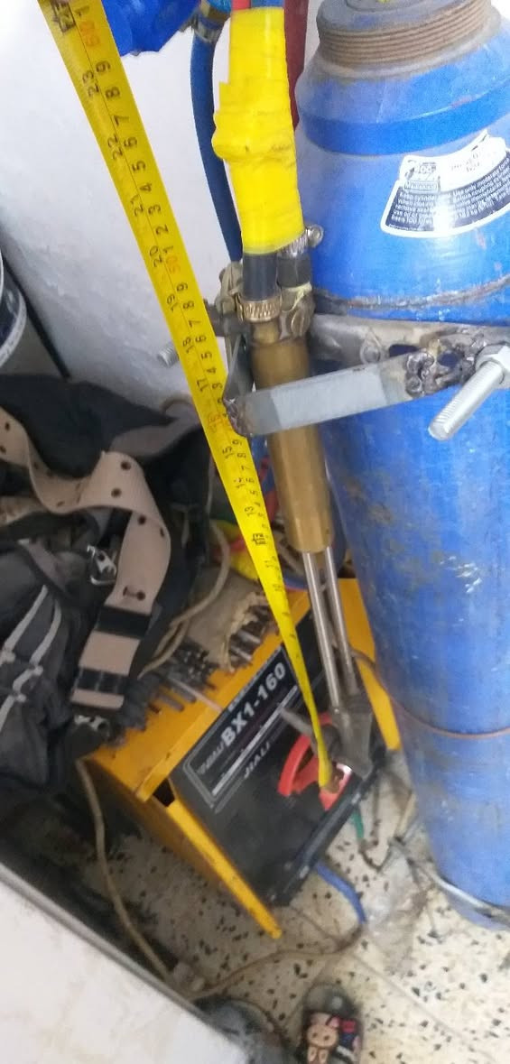 بطلين اوكسجين ياباني ومكينه لحيم ثقيله وكصوصه قديمه للبيع رقمي *********** عنوان بغداد
