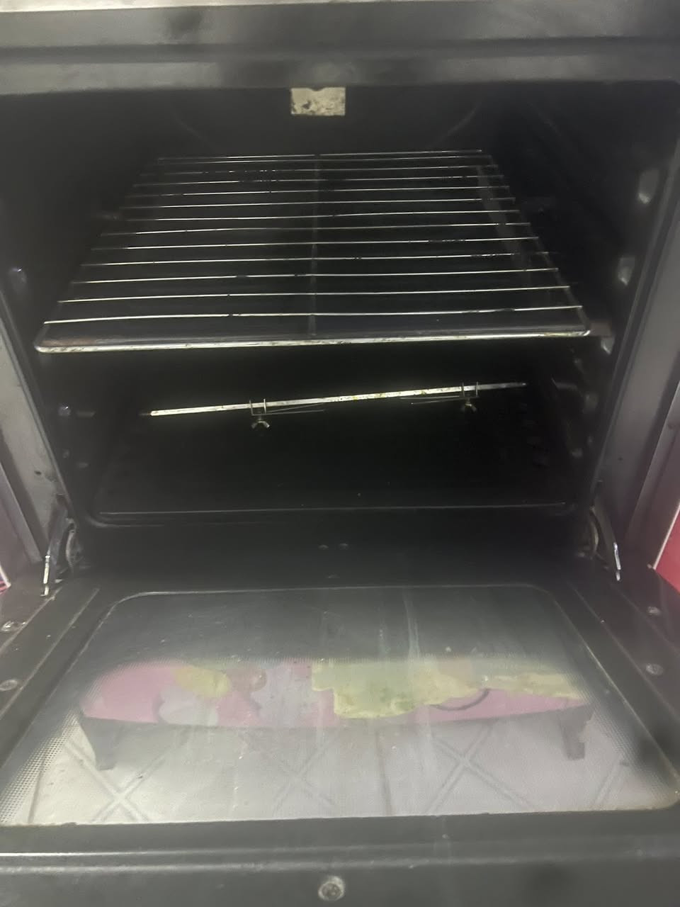 طباخ 4 عيون كلش نضيف شرط الشغل 
العيون عل غاز وال فرن عل كهرباء 
سعرة 100الف 
المكان الزبير توصيل موجود 
***********
