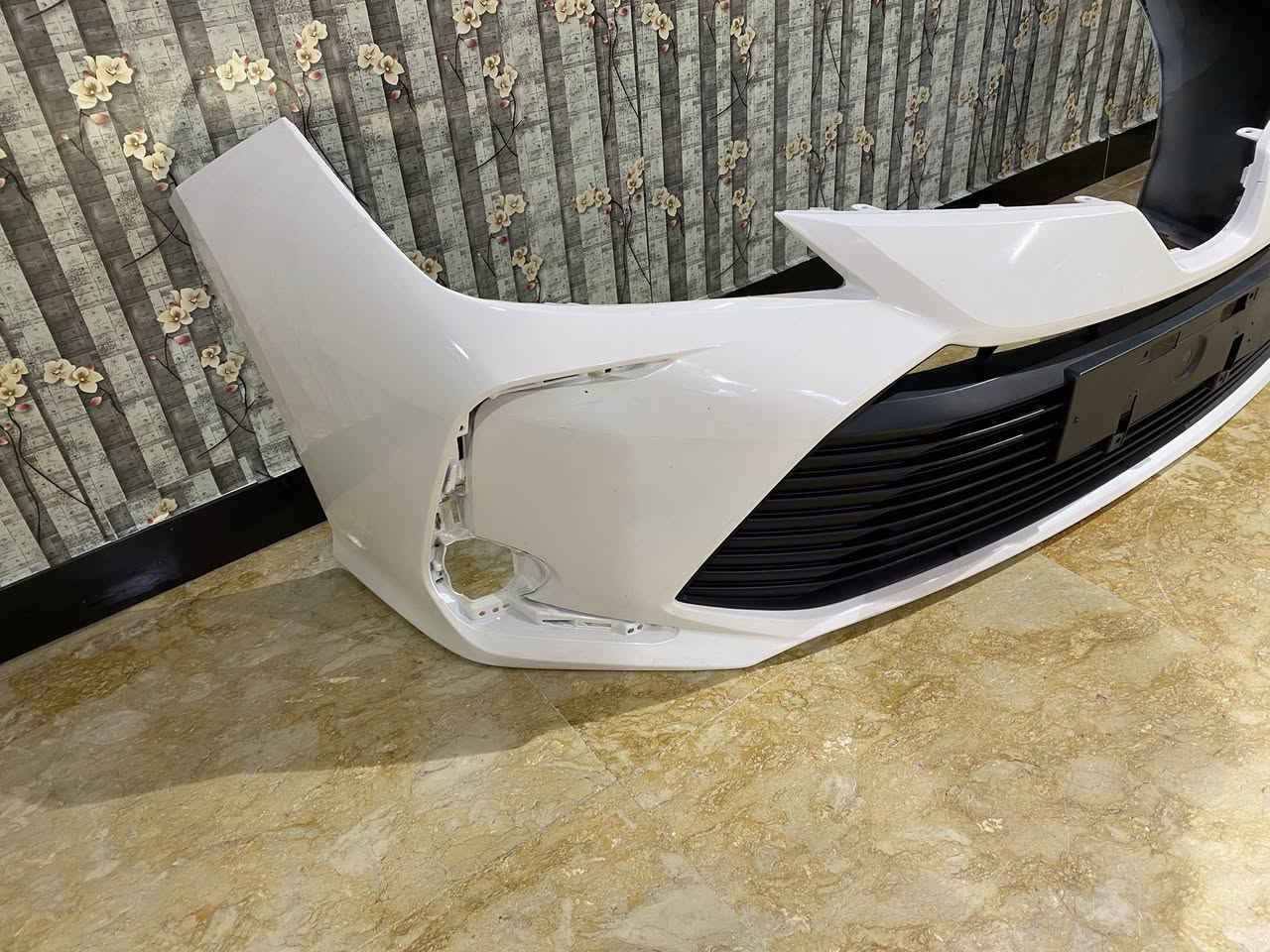 دعامية وشباك كورلة هايبرد شكل خليجي نضافته 90بلمية شرط اصلي تيوته مختمه مفتوحة من سياره بيه فقط صبغ كد شبر ومابيه اي كسر فقط صبغ وكلشي موضح بلصور مكان تصليح 300الف مكاني بغداد ***********

