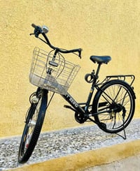 🚲🔥 بايسكل ياباني أصلي 🔥🚲  🛞 حجم 26 | أوزان تاير عريض ⚙️ گير 6 سرعات شي...