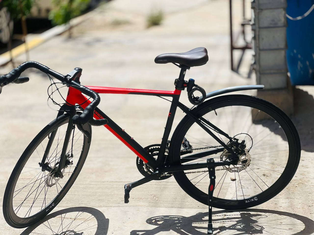 السلام عليكم
Road bike للبيع
دراجه مصنوع من الألومنيوم (Alloy) خفيف الوزن 
قياس 28 (c700)
نضام 9×2
دسك بريك


**إذا كنت صاحب هذا الإعلان وتريد حذفه لأي سبب، رجاءا أرسل رسالة إلى الدعم الفني**