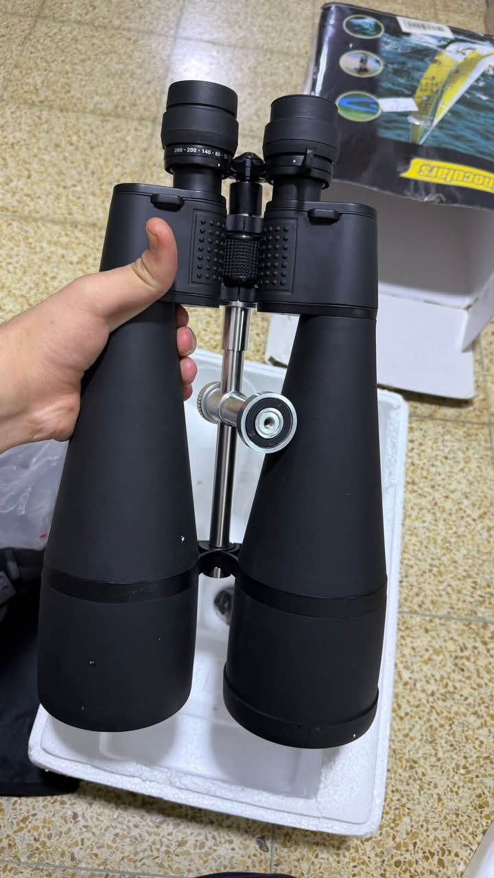 سلام عليكم منضار  للبيع   تواصل ***********
هذا المنظار هو Sakura 30-260x160، وهو مصمم بقدرات تكبير عالية للمراقبة بعيدة المدى.يتميز المنتج بعدسات بصرية مطلية بالكامل (FMC) لتحسين انتقال الضوء والوضوح، ومغطى بالمطاط الطبيعي لضمان قبضة مانعة للانزلاق ومقاومة للصدمات.يتضمن الجهاز آلية تركيز مركزي لسهولة ضبط الرؤية، وهو مناسب لأنشطة مثل مراقبة الطيور، الصيد، ومراقبة النجوم.
